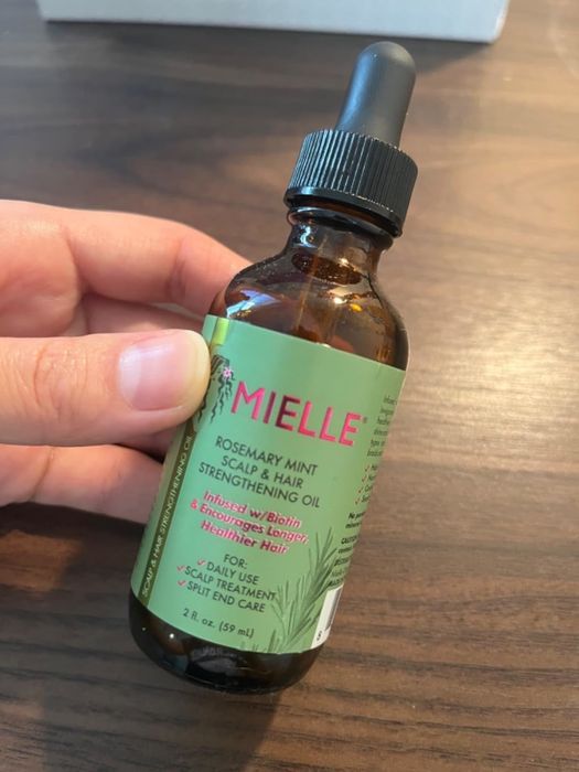 Here’s the reviewer holding the bottle of oil.