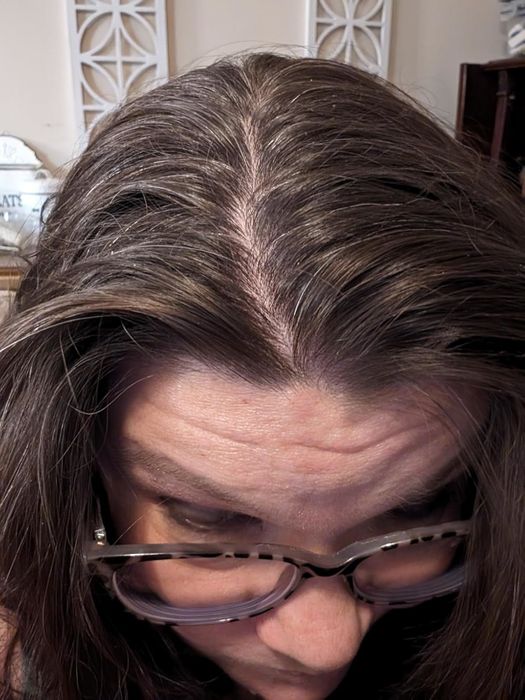 The reviewer’s hair before applying the dry shampoo.