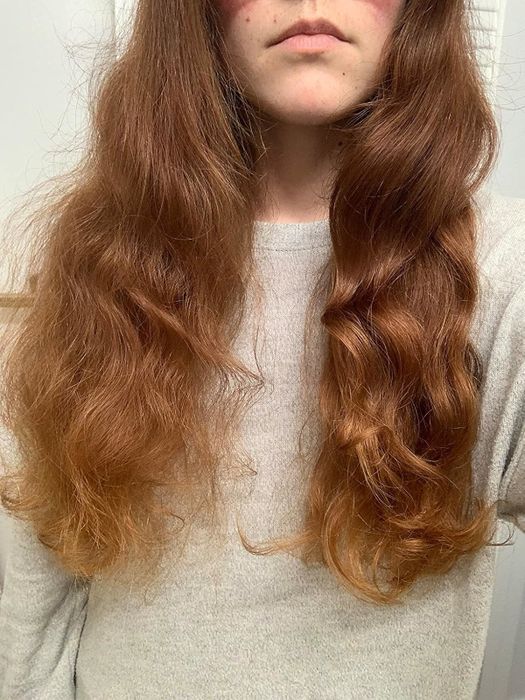 Before and after using the product, here is a glimpse of the reviewer's hair.