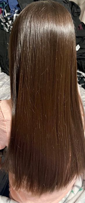 Another reviewer with radiant, glossy hair.