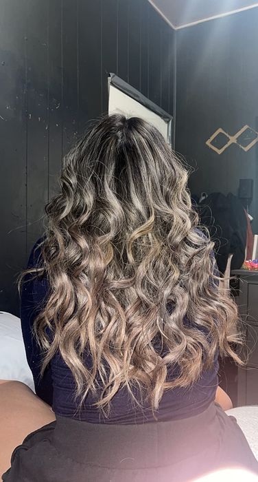 Another reviewer showcasing her cascading curls