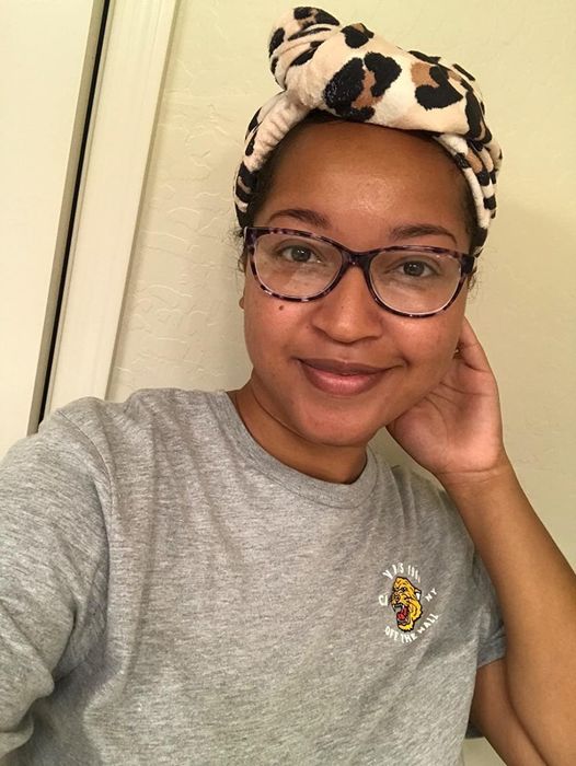 A black reviewer wears the Kitsch microfiber hair towel, showing off its comfort and practicality.
