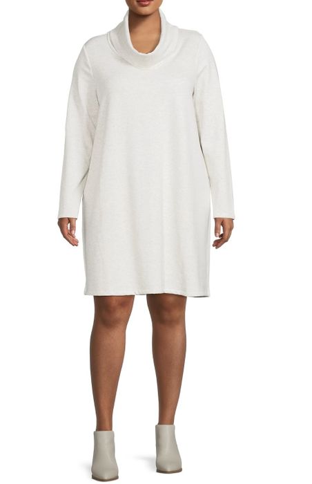 A model wearing the dress in white.