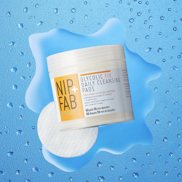 The jar containing the cleansing pads.