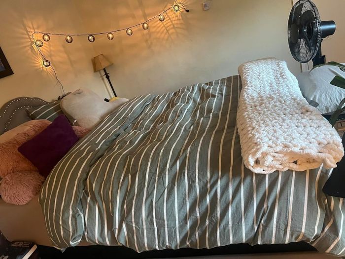 Photo shared by the reviewer featuring the comforter