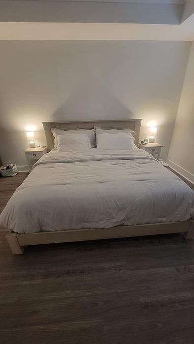 Reviewer's image featuring the white sheets