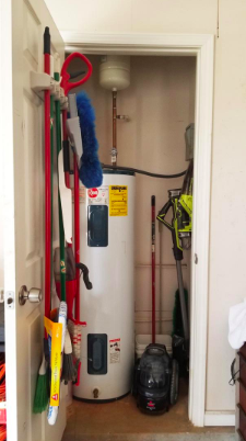 The same reviewer's photo taken from a different angle, highlighting the slim design of the storage rack