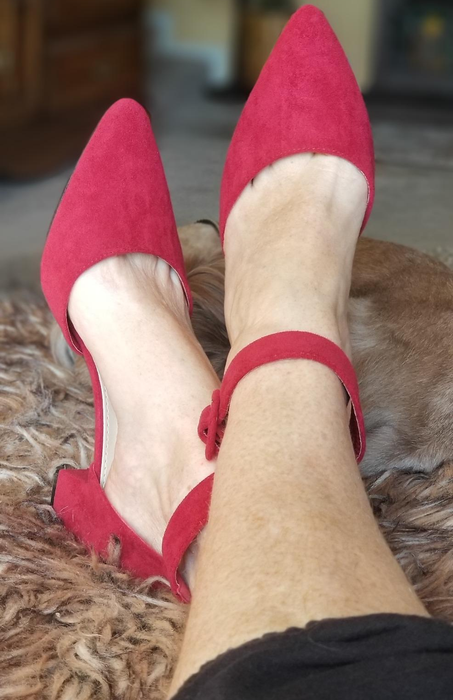 reviewer wearing red shoes