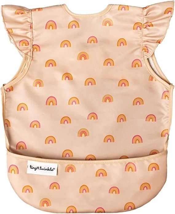 The apron bib decorated with colorful rainbows