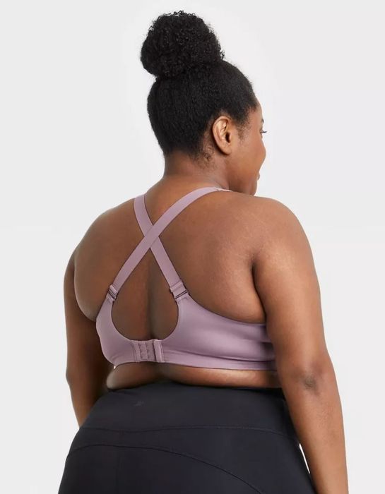 model wearing mauve sports bra