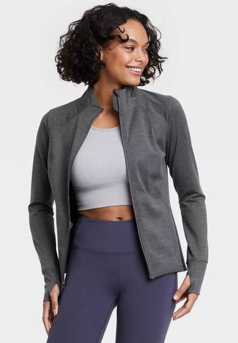 model wearing grey zip-up jacket