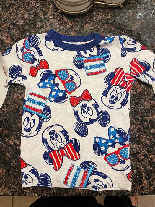 The reviewer's photo shows the same t-shirt, now completely clean and free of stains after using the Emergency Stain Rescue products.