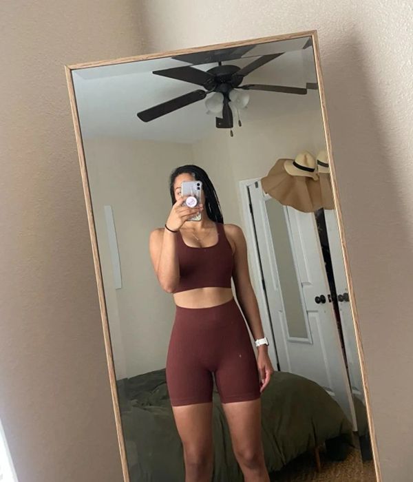 The same reviewer, now showcasing the set in a rich maroon color.