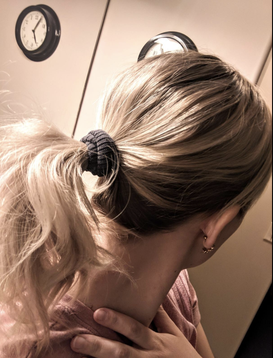 Image of a reviewer showcasing hair in a high ponytail with added volume.