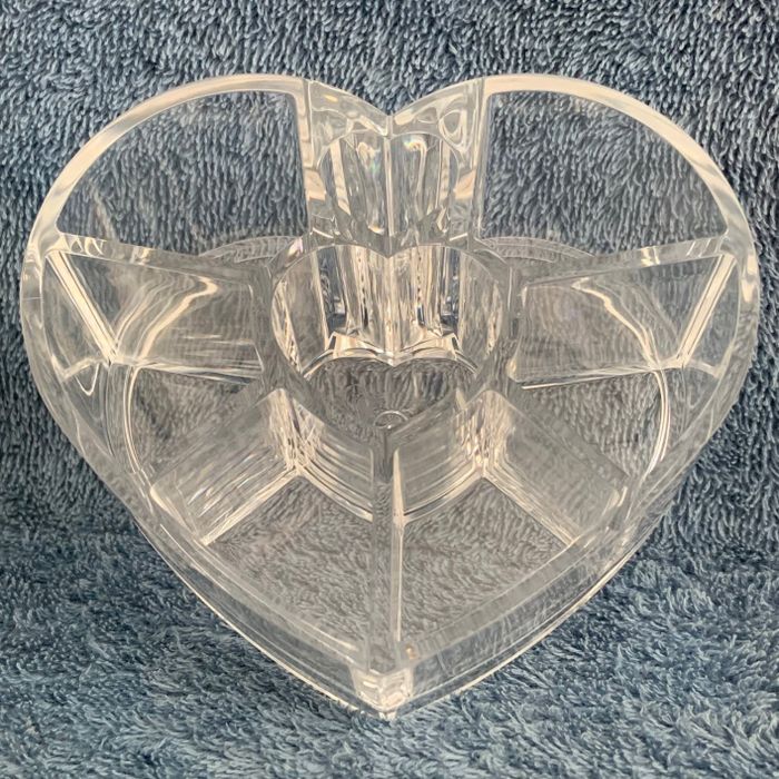 Acrylic heart-shaped lipstick organizer, empty