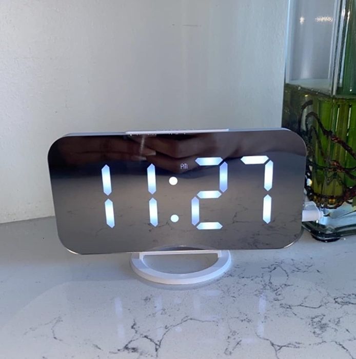 A reviewer photo of the clock.