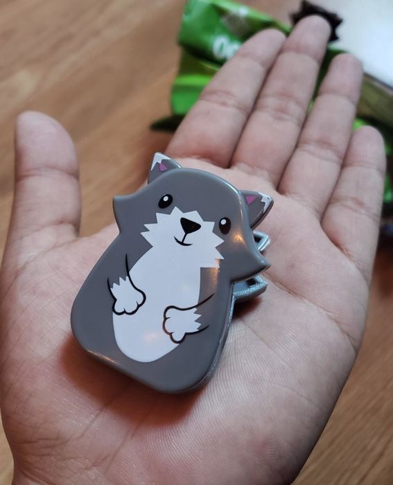 Reviewer showcasing an animal-shaped chip clip
