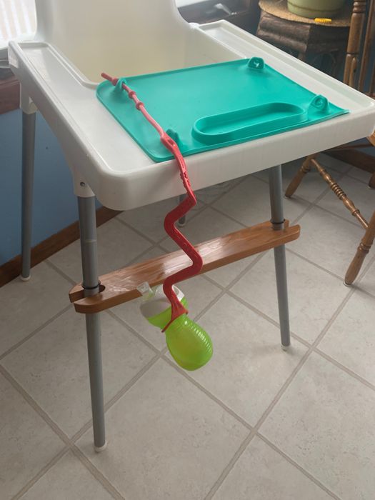 A photo from a reviewer showing the cup catcher securing a cup just before it falls.