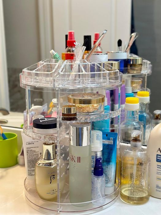 A clear organizer displaying a reviewer’s toiletries.