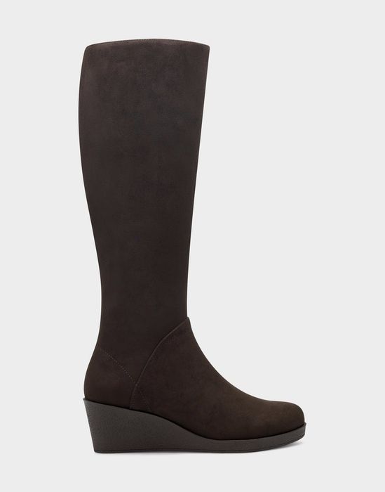 The wedge boot in brown on display