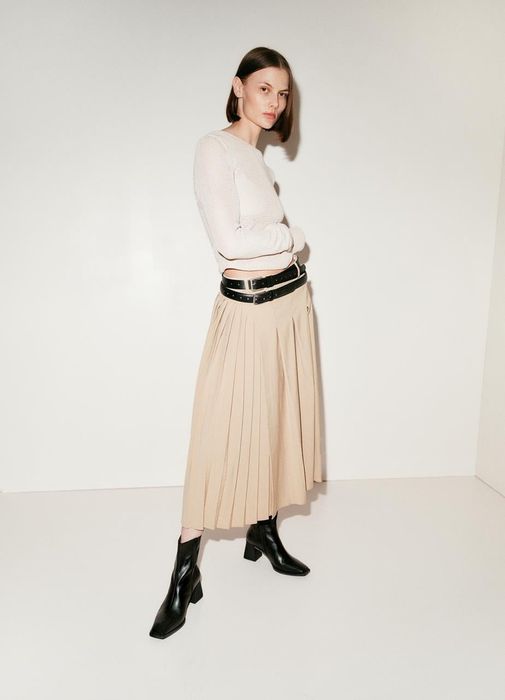 Model showcasing the black boots