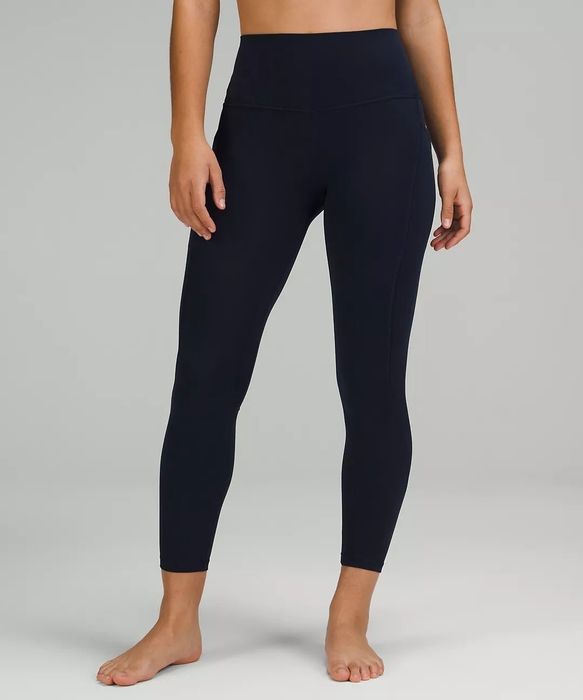 a model wearing the black leggings