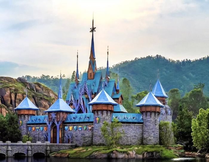 เปิดโลกโฟรเซ่น (Frozen) ที่ฮ่องกงดิสนีย์แลนด์ฯ พรีวิวก่อนเปิดจริงในปลายเดือนพฤศจิกายนนี้