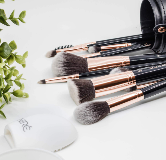 A complete set of makeup brushes
