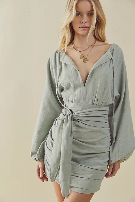 A model wearing the saga sage dress
