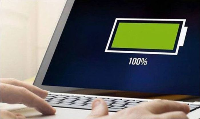 Cắm sạc pin laptop đầy 100% đúng cách
