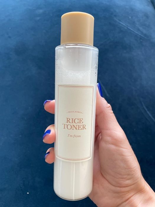 A reviewer holding the toner bottle