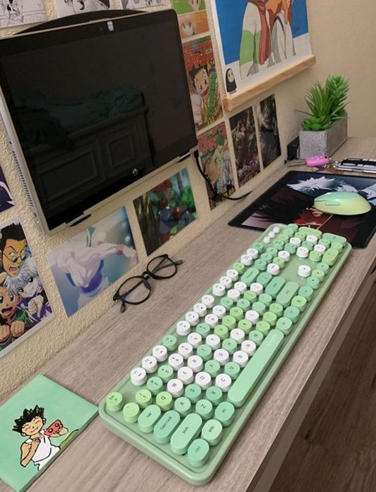an image shared by a user showcasing their desk arrangement featuring the green keyboard and corresponding mouse