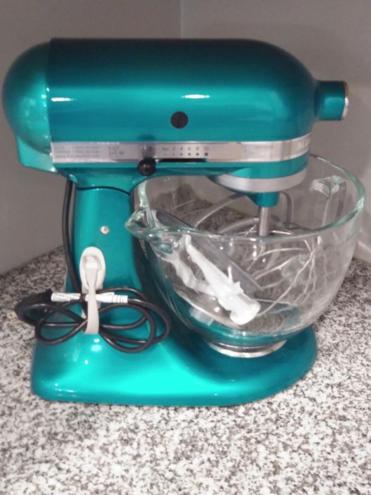 A reviewer's teal stand mixer, with the cord wrapped neatly and attached to the base using the bundler.
