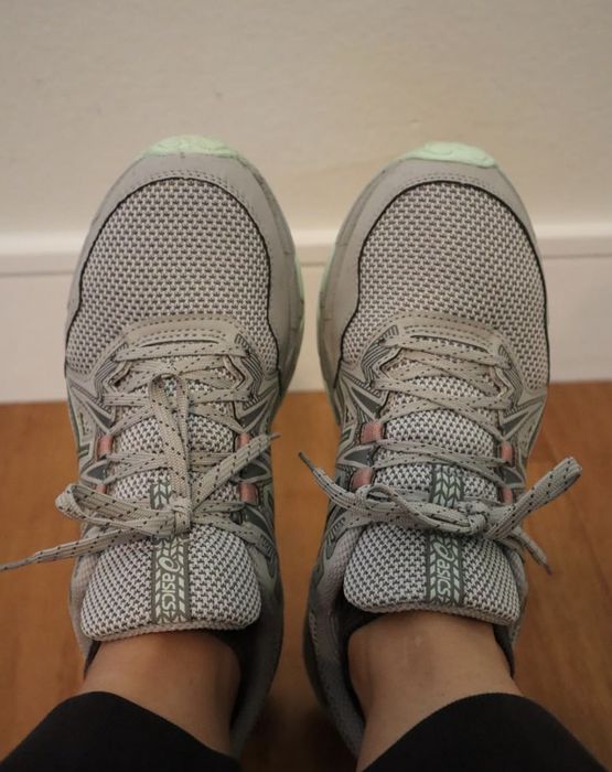 The sneakers in grey.