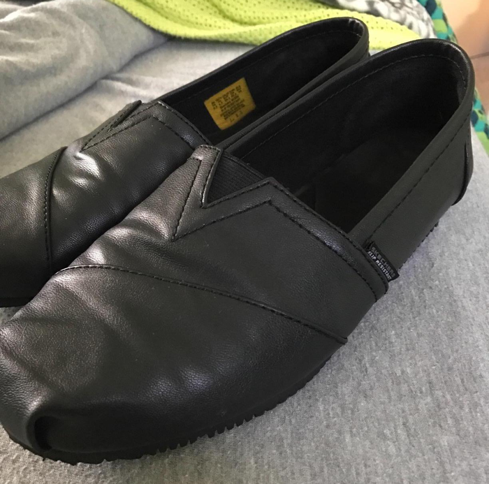 Image of a reviewer wearing black shoes