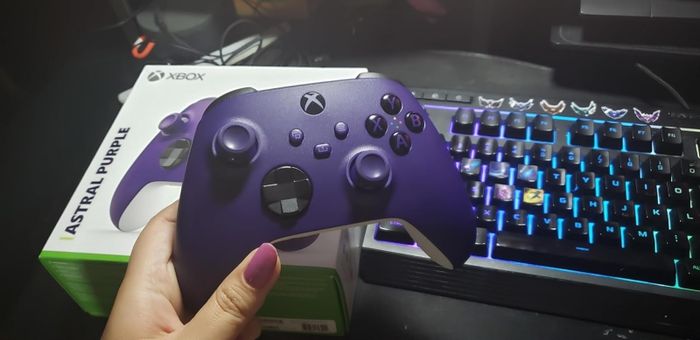 A reviewer's photo of them holding the controller.