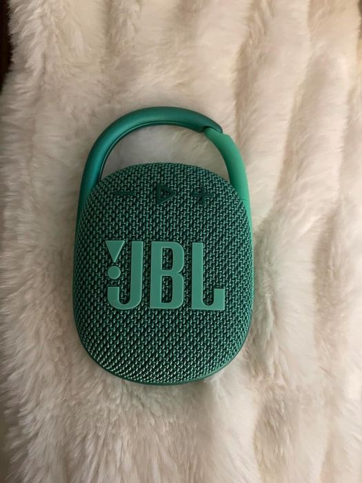 A reviewer’s photo of a green Bluetooth speaker.