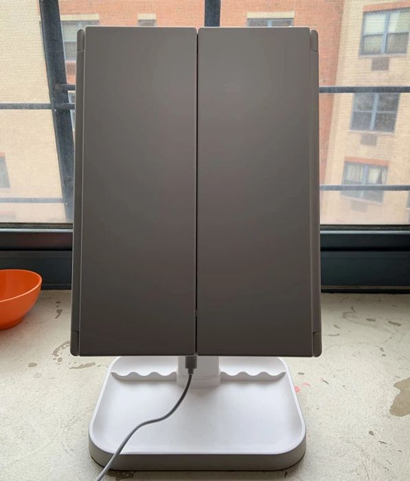 Reviewer photo of the mirror in a closed position