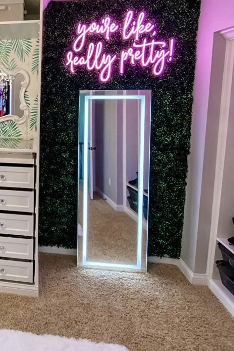 Reviewer image of mirror in room