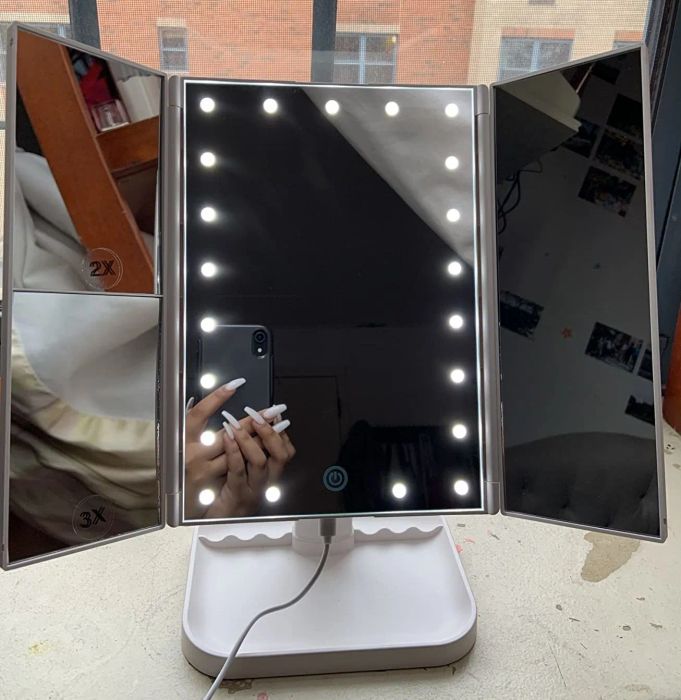 Reviewer photo of the mirror in an open position