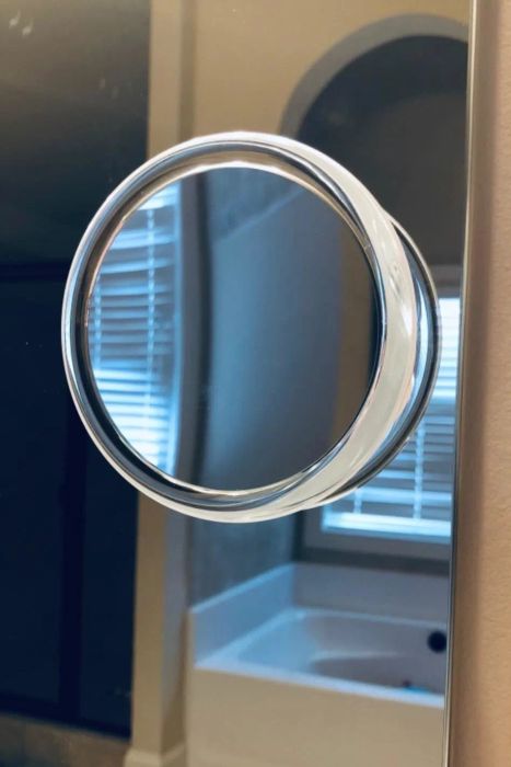 Reviewer photo of the mirror