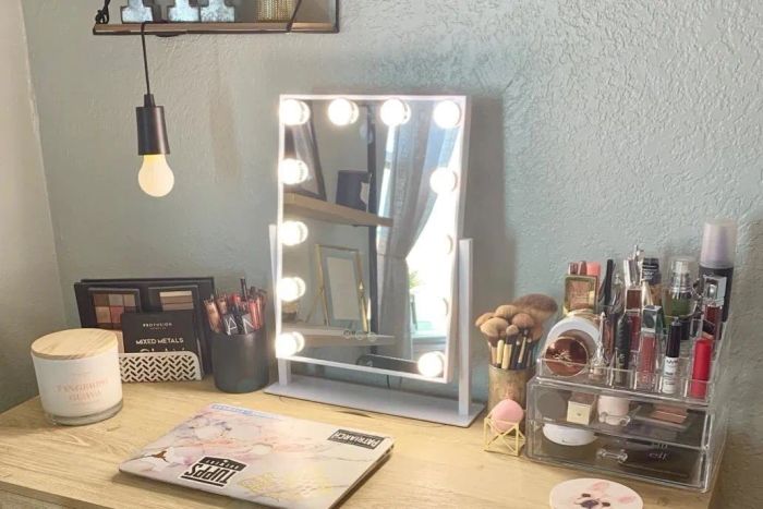 Reviewer photo of the mirror placed on a desk