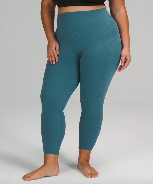 A model wearing blue leggings