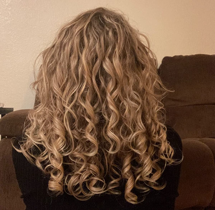 Image of a reviewer showcasing their blonde, ribbon-like curls.