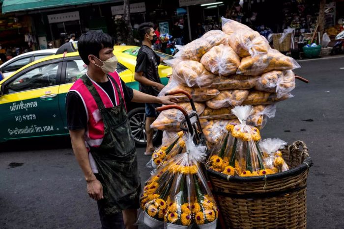 ปากคลองตลาด ตลาดดอกไม้ท็อป 10 ของโลก มารู้วิธีเดินทางไปที่นี่กันดีกว่า