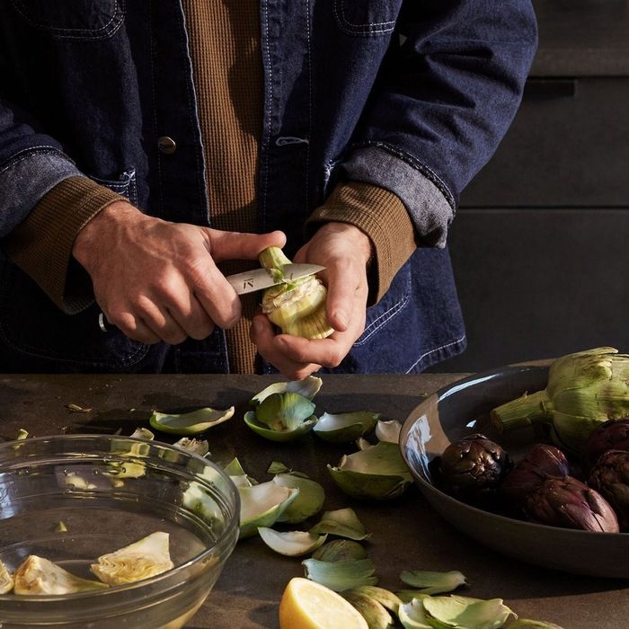 individual slicing artichokes