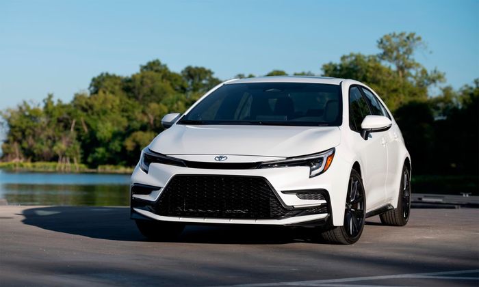 Toyota-Corolla-Hybrid-17380576-4253-5771-1738059591.jpg