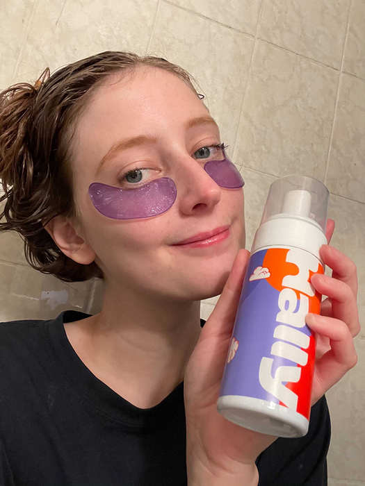 Me holding the Hally Color Cloud bottle.