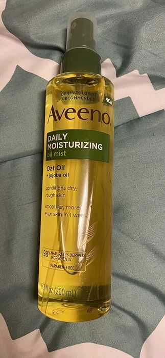 A reviewer's photo showing the oil spray.