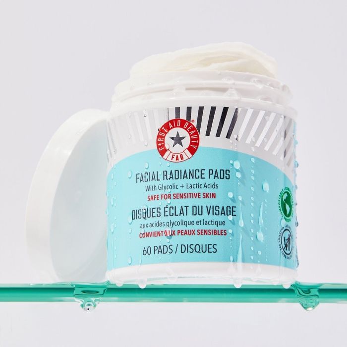 The open jar of exfoliating pads